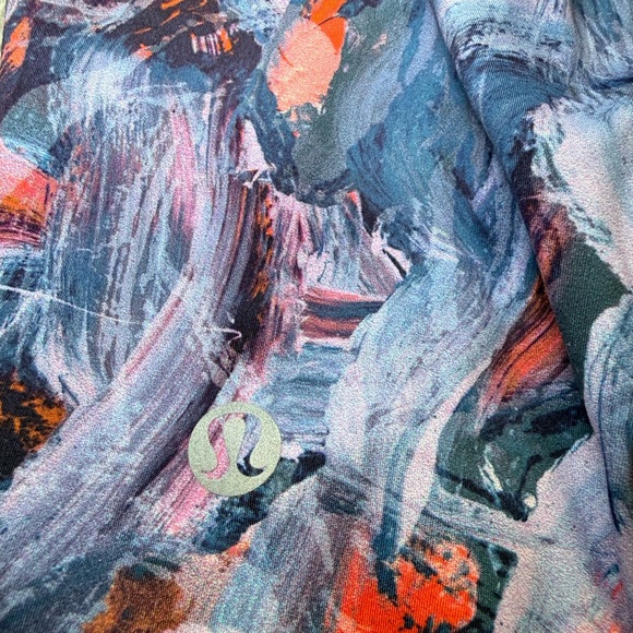 Lululemon Abstract Patterned Shorts - Picture 3 of 7